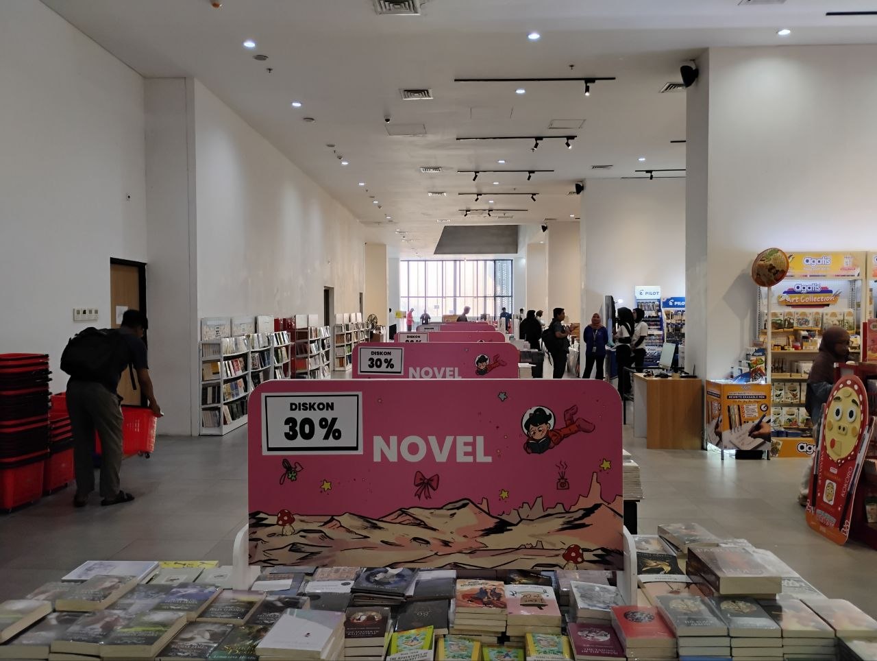 Semesta Buku - Hall